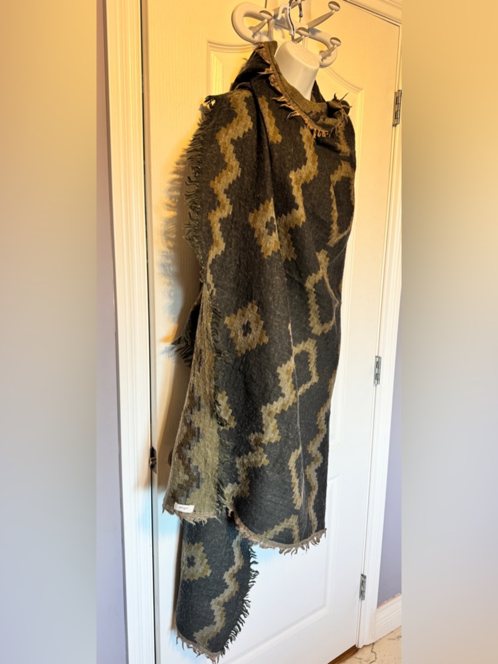 Wilfred Aritzia Blanket Scarf Shawl Wrap Taupe Olive Geometric Fringe Oversized